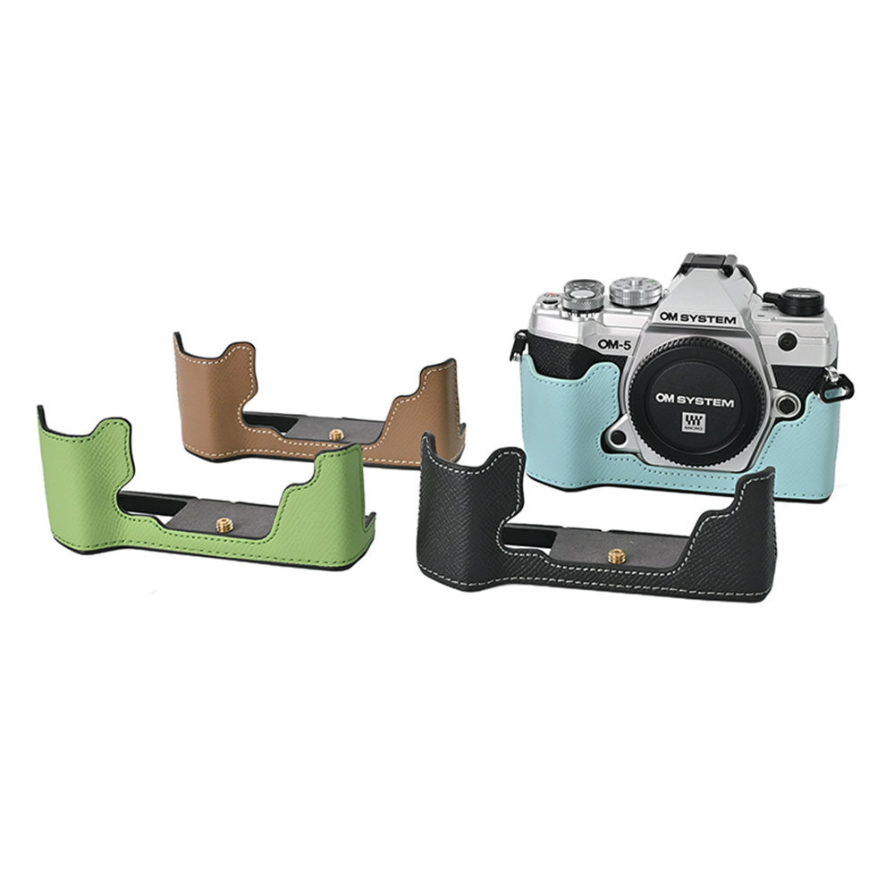 Nhôm Kim Loại Chính Hãng Da Camera Nửa Thân Dành Cho Olympus OM-5 OM5 Pin Mở Nắp Đáy