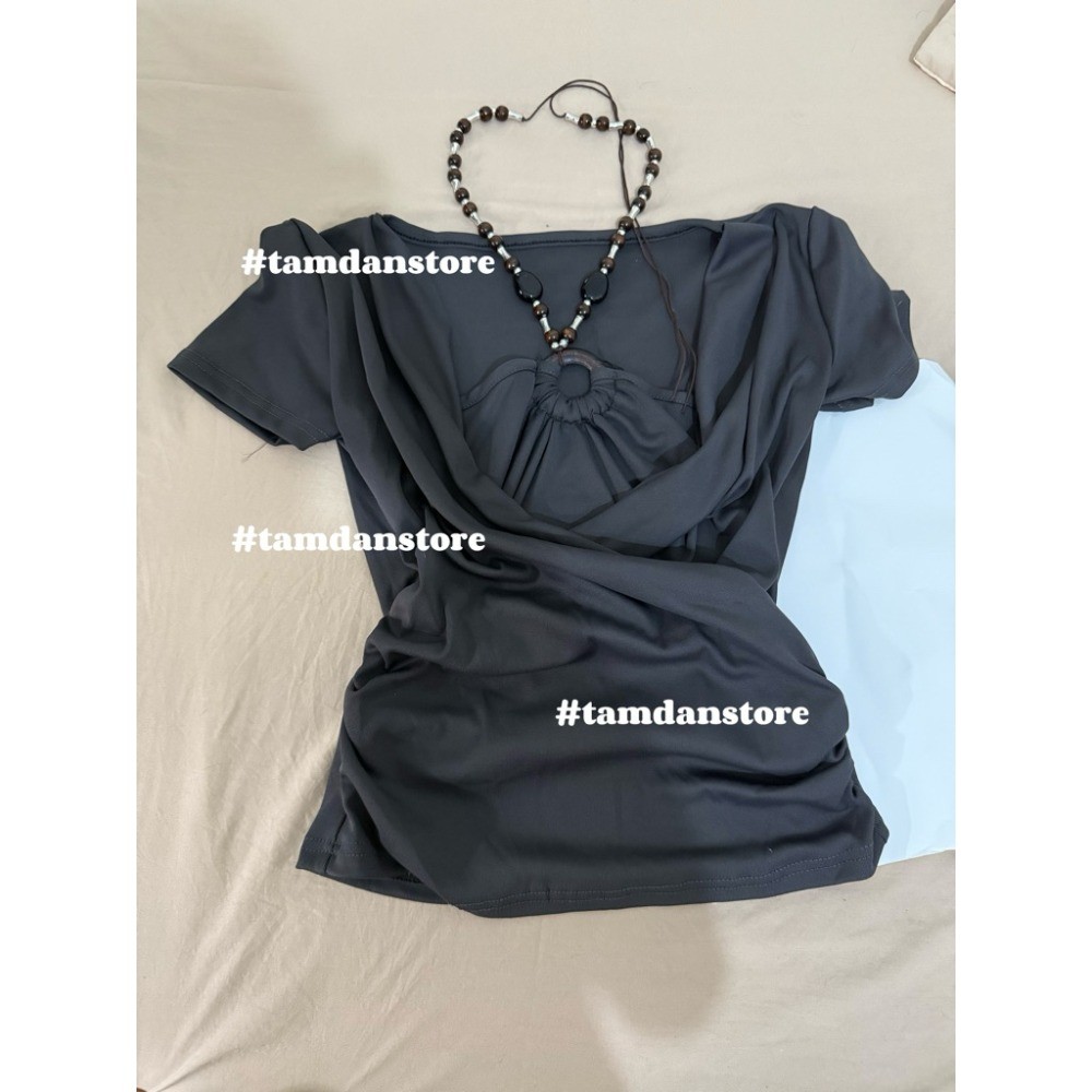 New Áo Thun Phối Cổ Yếm Đính Hạt Style Hothit Ngắn Tay Cổ Vuông Xám Tôn Da Ôm Body Xuân Hè Âu Mỹ Style | BigBuy360 - bigbuy360.vn