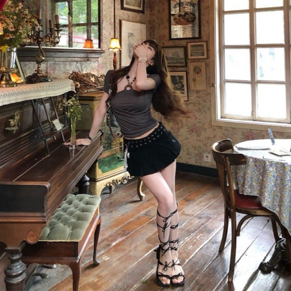 New Áo Thun Phối Cổ Yếm Đính Hạt Style Hothit Ngắn Tay Cổ Vuông Xám Tôn Da Ôm Body Xuân Hè Âu Mỹ Style | BigBuy360 - bigbuy360.vn