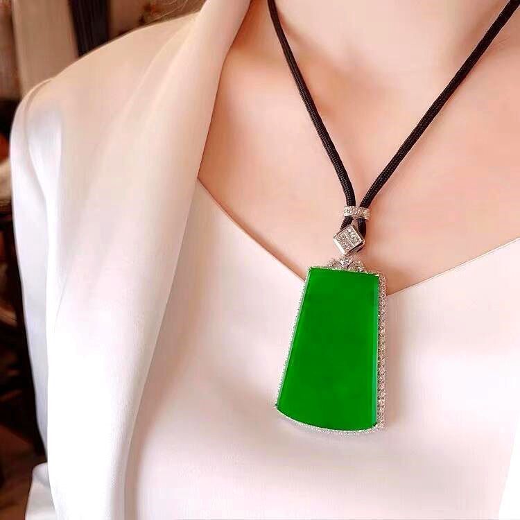 Tỳ hưu miến điện ice jadeite màu xanh mặt trời tự nhiên, không kèm thẻ an toàn, phù hợp cả nam và nữ, khắc sọc, bạc sterling 925 cũ