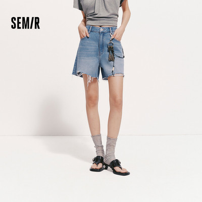 Quần jean nữ mùa hè vớiraw hem, phối cùng váy mini thời trang