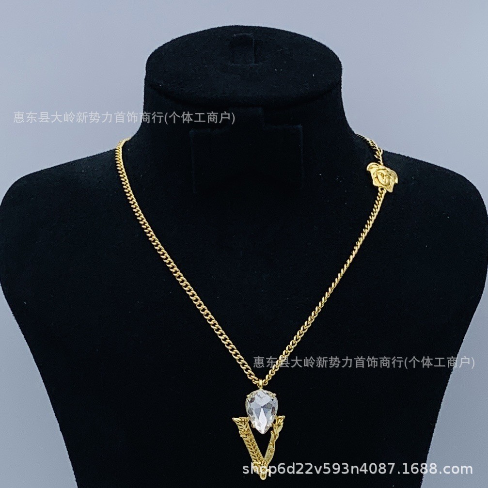 Phụ Kiện Medusa F Home Full Kim Cương Nữ Phong Cách Nhà Pin Vòng Cổ Vòng Cổ / Retro V Cổ Điển Đầu Ph