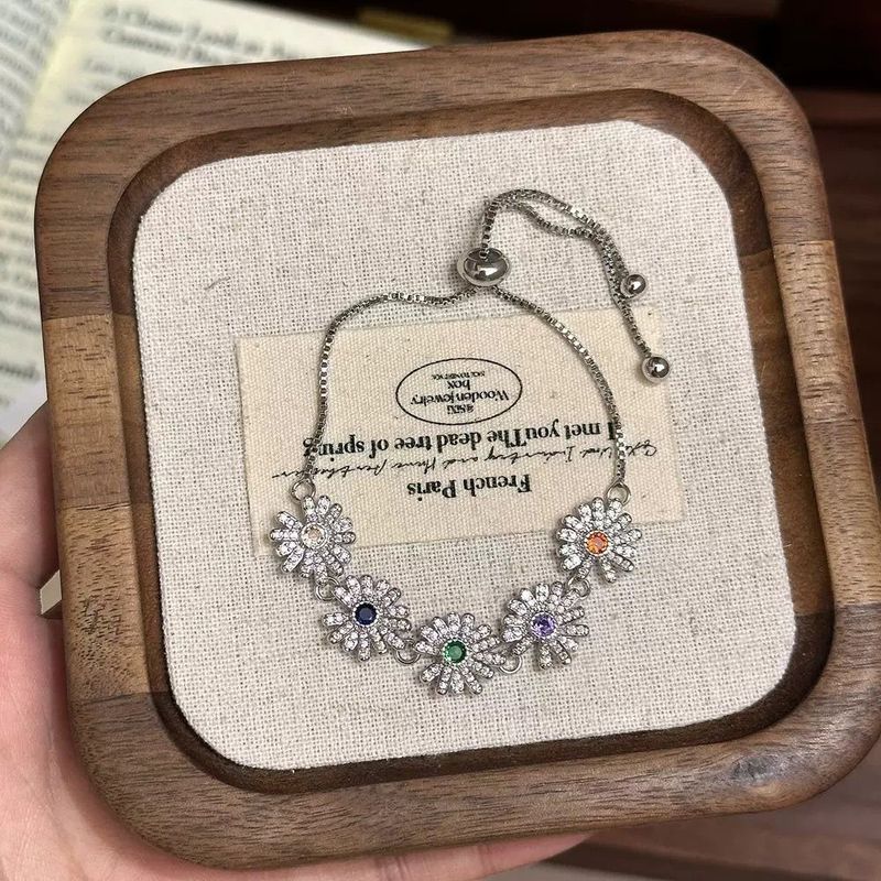 Vòng tay kim cương nhiều màu sắc, thiết kế độc đáo theo phong cách thời trang của Kwon Ji-Dragon