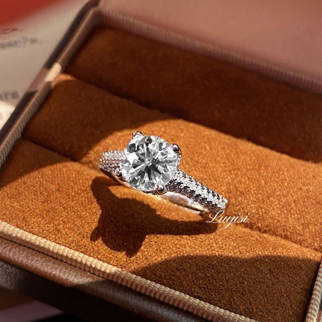 Nhẫn 2 Carat Hearts Arrows Zircon Four Claw