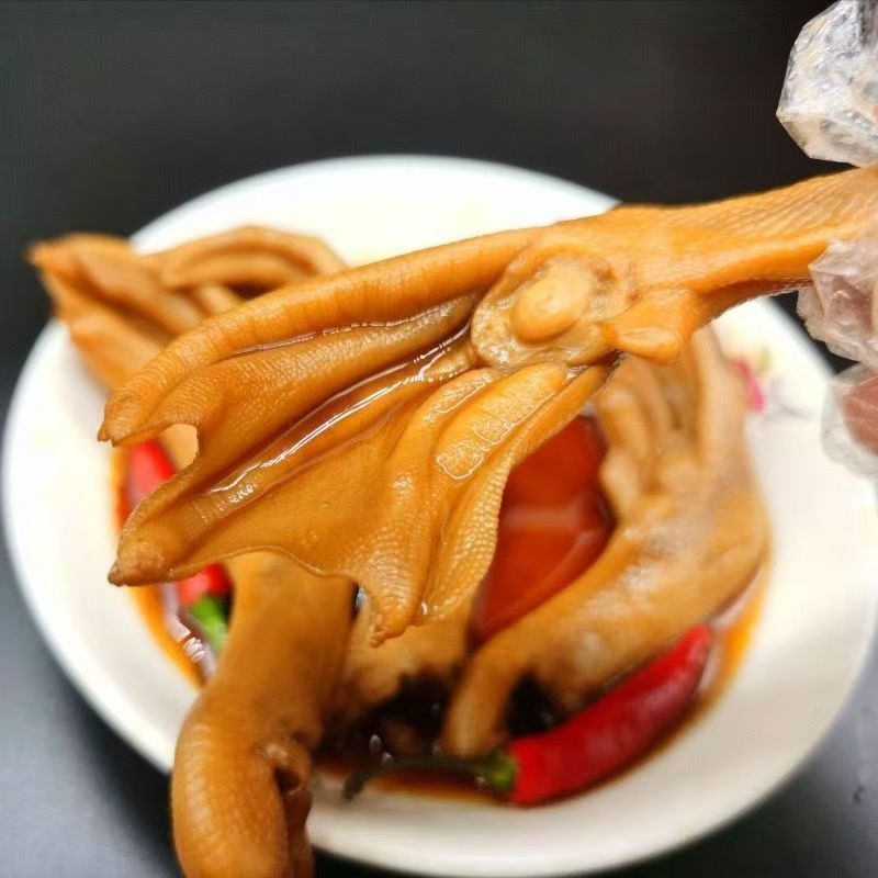 Ngâm chân vịt Hakka cay Hakka ướp đồ ăn nhẹ lòng bàn tay vịt giòn