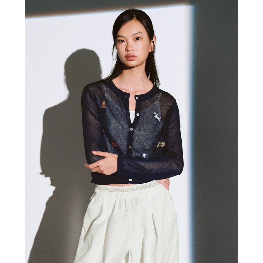 URBAN REVIVO - Áo khoác cardigan nữ cổ tròn thêu họa tiết UYU960042-L8A