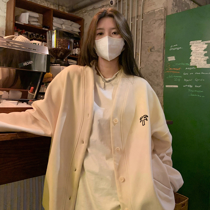 Áo cardigan nữ phù hợp ngày thường, ideal để phối cùng áo sơ mi cao cấp