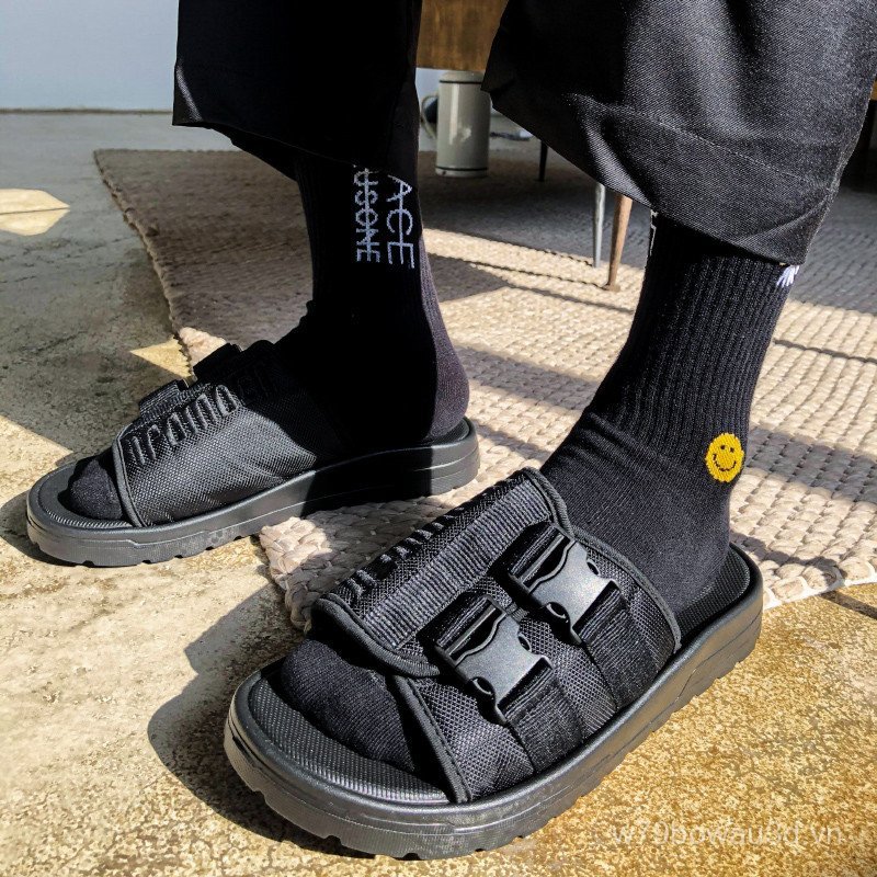 Pop Horse Flip-Flop Guan Xi Tug Nam