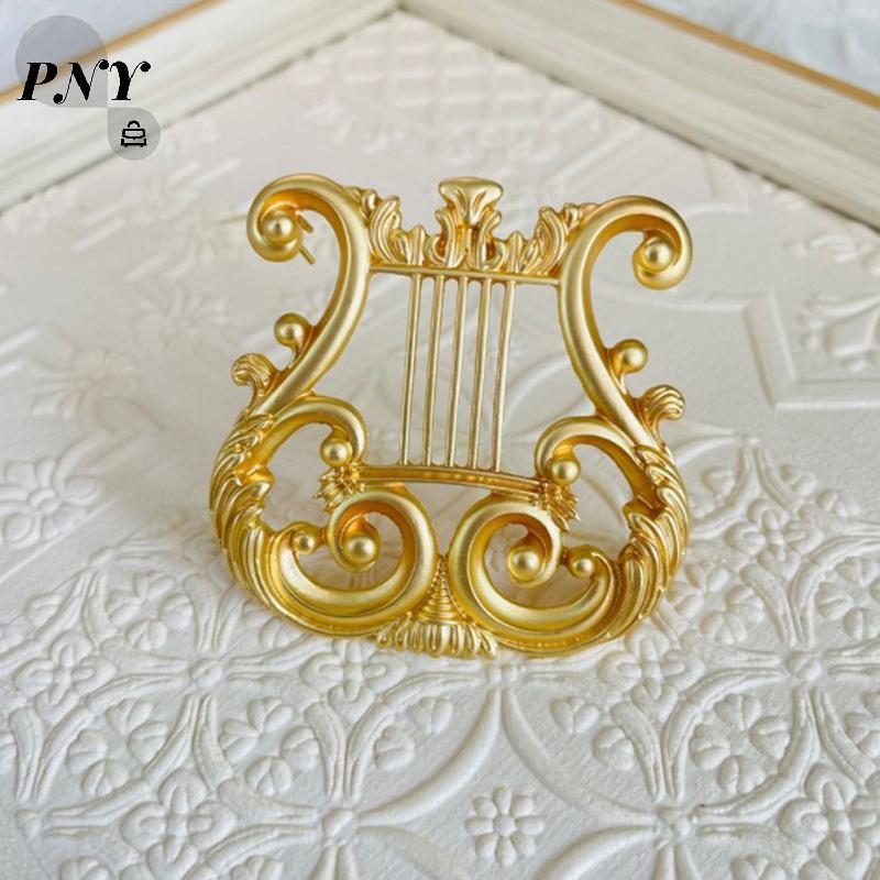 PNJ Harp Vàng Thổ Cẩm - Trang Sức Âm Nhạc Retro Phù Hợp Áo Len Cardigan