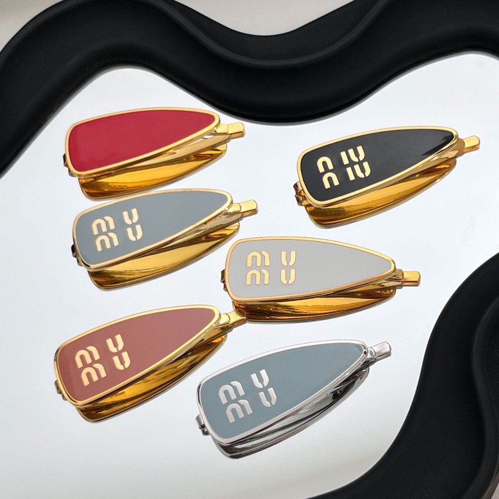 Letter hair clip metal clip ins The blogger's same Miu Miu fashion hair accessory: hair clip, bangs 