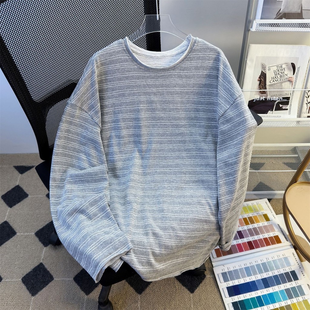 Ao thun nam thu dong tay dai co tron, day ao soc dai mau sac tuong phan