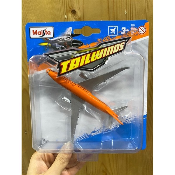 Đồ chơi mô hình máy bay hãng Maisto sưu tầm, trưng bày