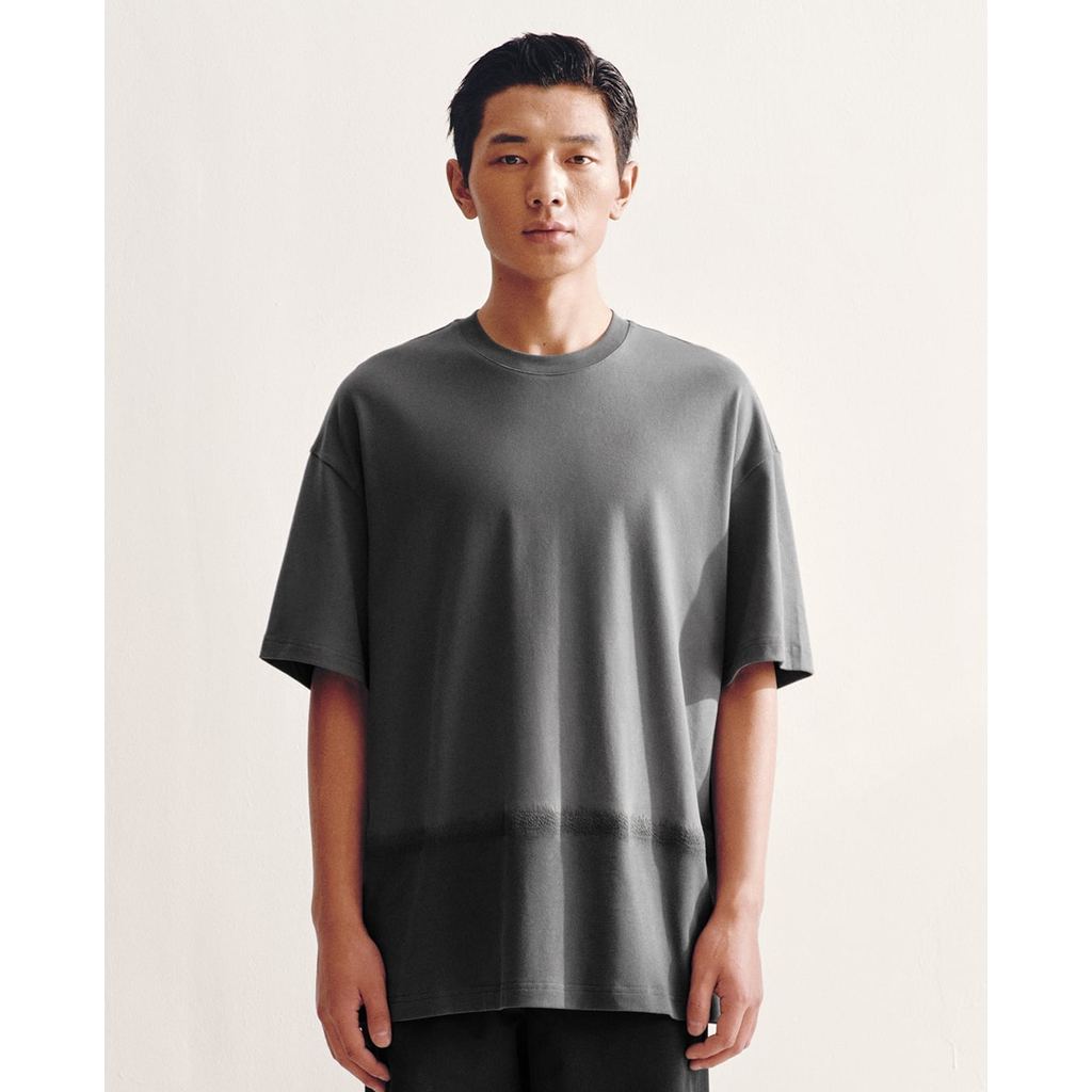 URBAN REVIVO - Áo thun nam cổ tròn tay ngắn loang màu_UMF460044-B5A