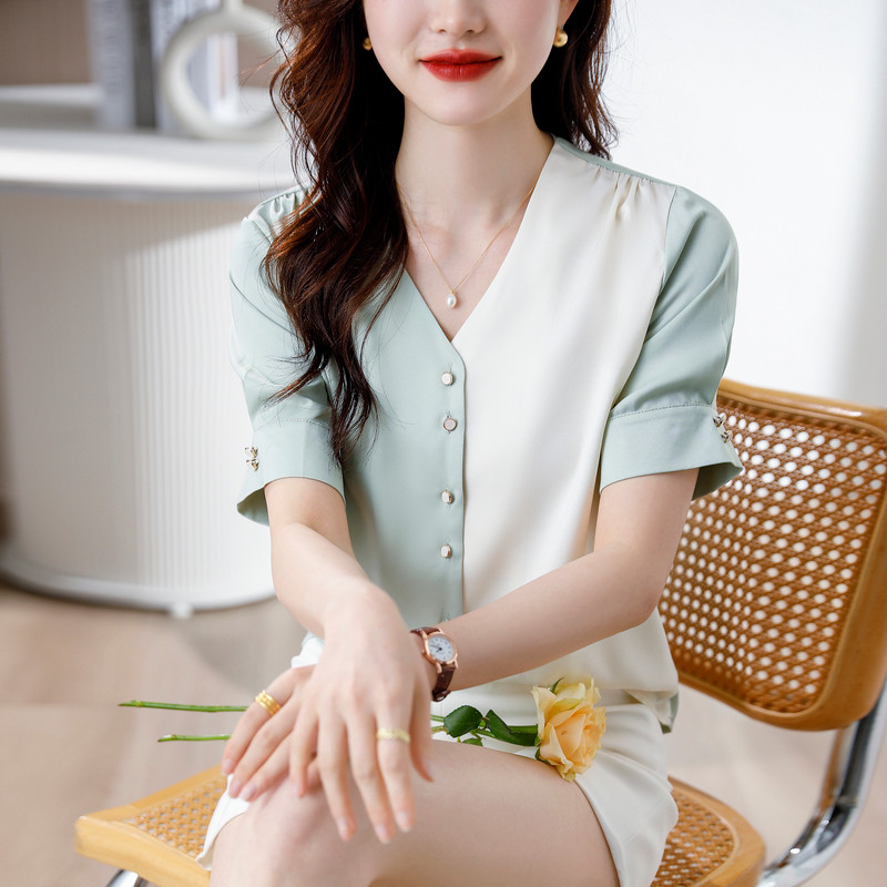 Real Shot Cổ Chữ V Khâu Áo Sơ Mi Nhỏ Top Nữ Mùa Hè 2026 Áo Sơ Mi Mới Đơn Giản Satin Áo Thun Drape Áo