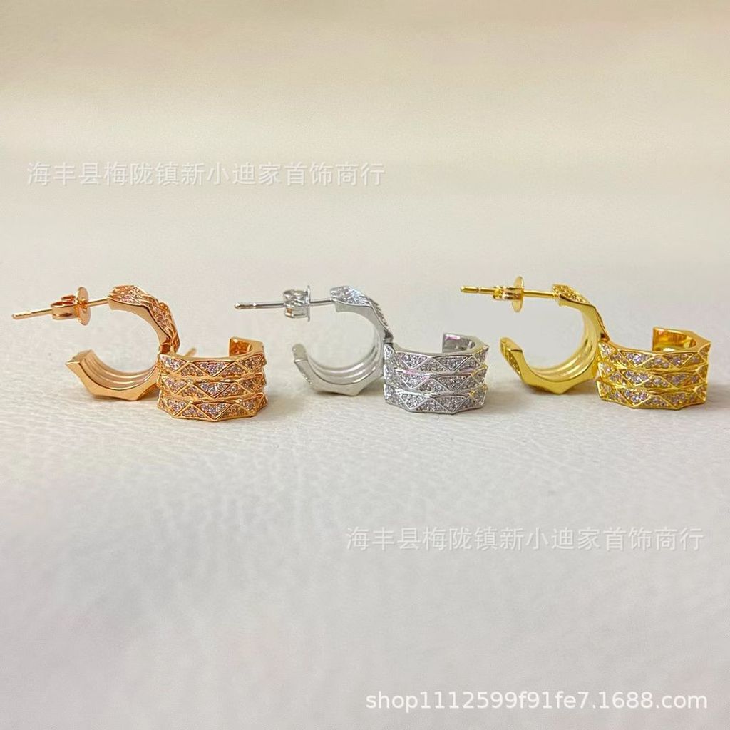 80CJ 2025New diamond-studded rhombus earrings for women V Elegant and minimalist design, luxurious o