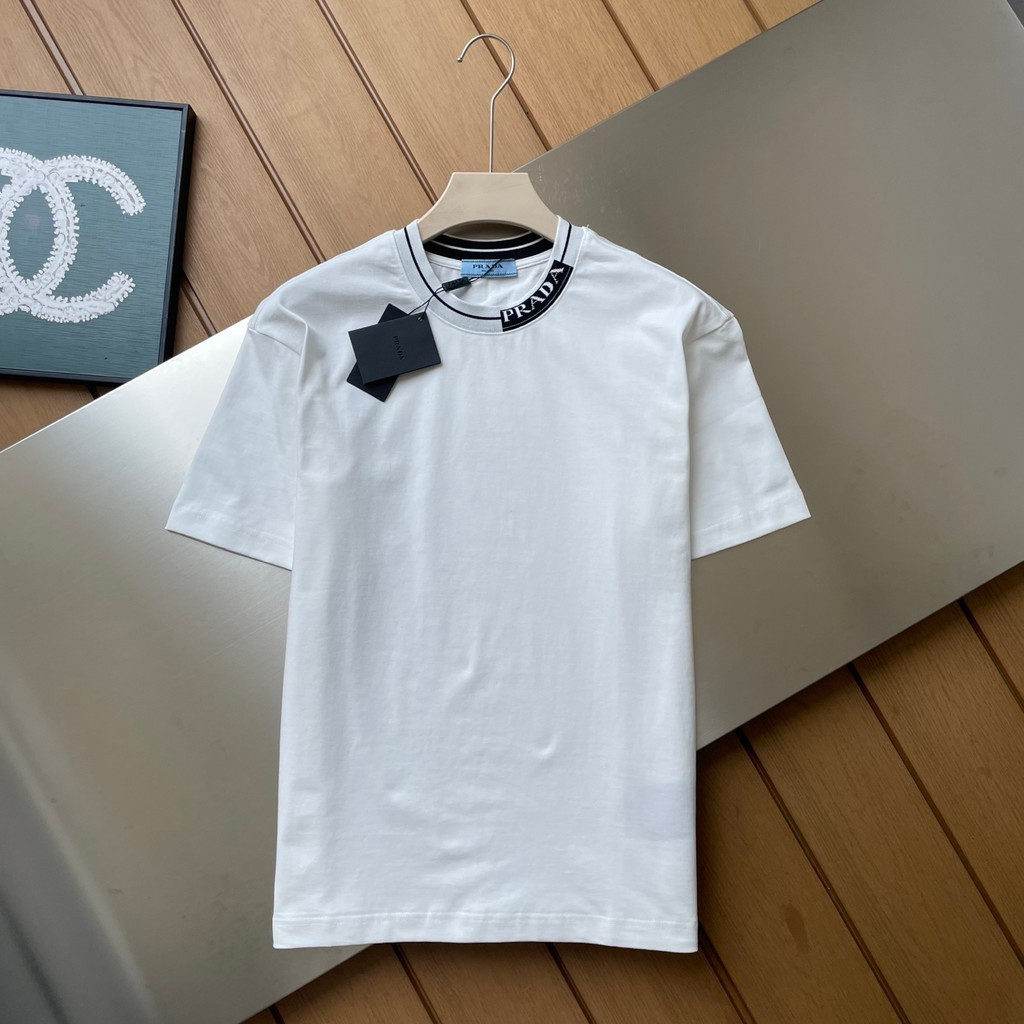 Áo thun nam Prada 2026 ngắn tay, thiết kế hiện đại thoáng khí, in chữ hai dòng thời thượng - OI2A