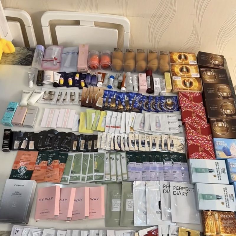 Bộ nước, kem, sữa rửa mặt, dầu gội, mặt nạ tóc