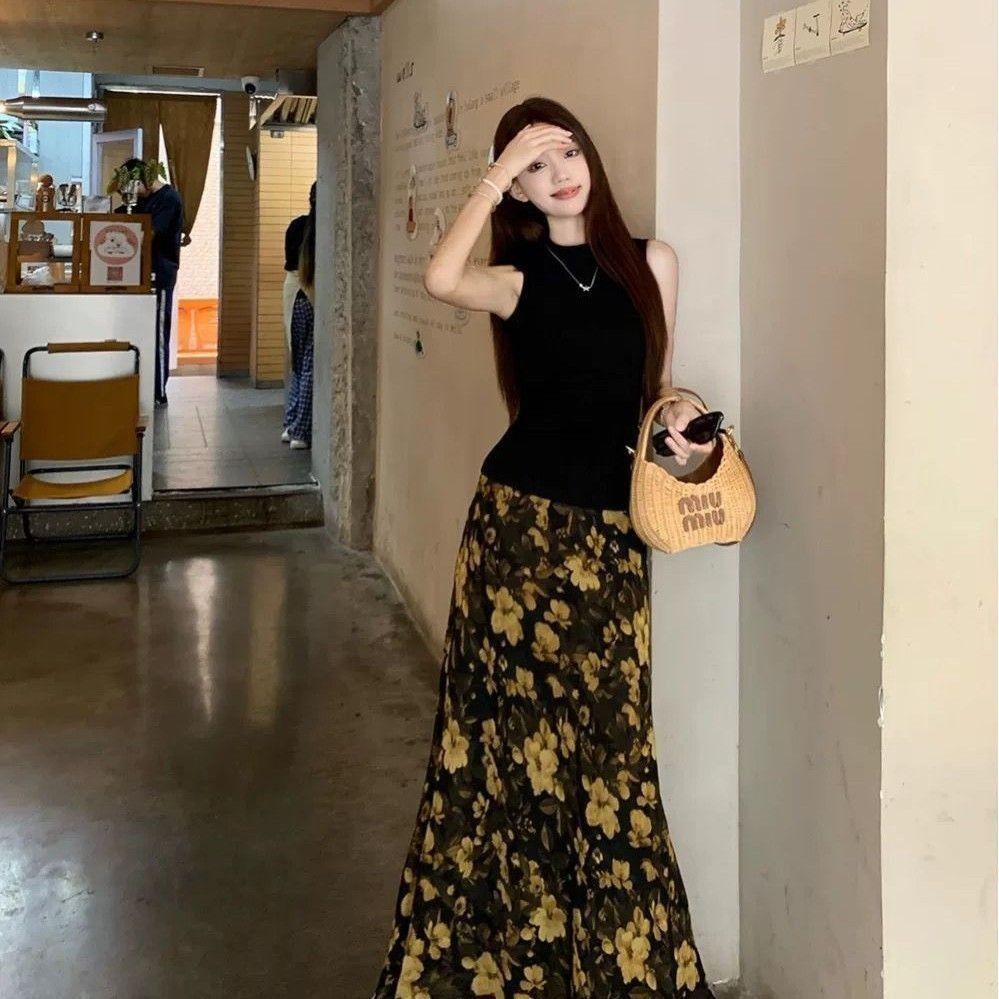 Set Áo Yếm Đen Không Tay Dành Cho Nữ, Ôm Dáng, Chân Váy Midi In Hoa Bộ Thời Trang Mùa Hè Mới - Hàng Order | BigBuy360 - bigbuy360.vn