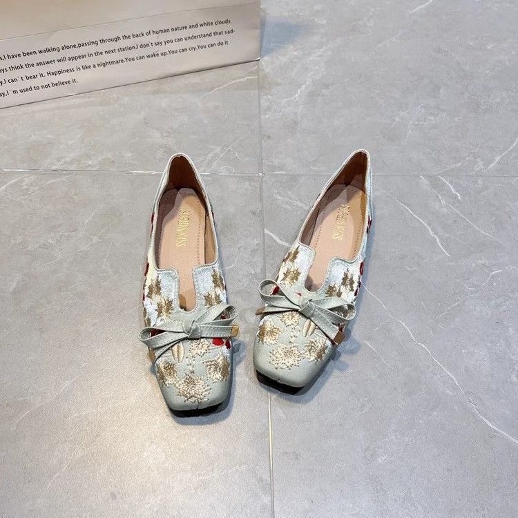 Trung Quốc Retro Thêu Nơ Giày Đế Bằng Xuân Thu 2024 Ngón Vuông Satin Cổ Hanfu Thêu Giày / Hạt 3.23