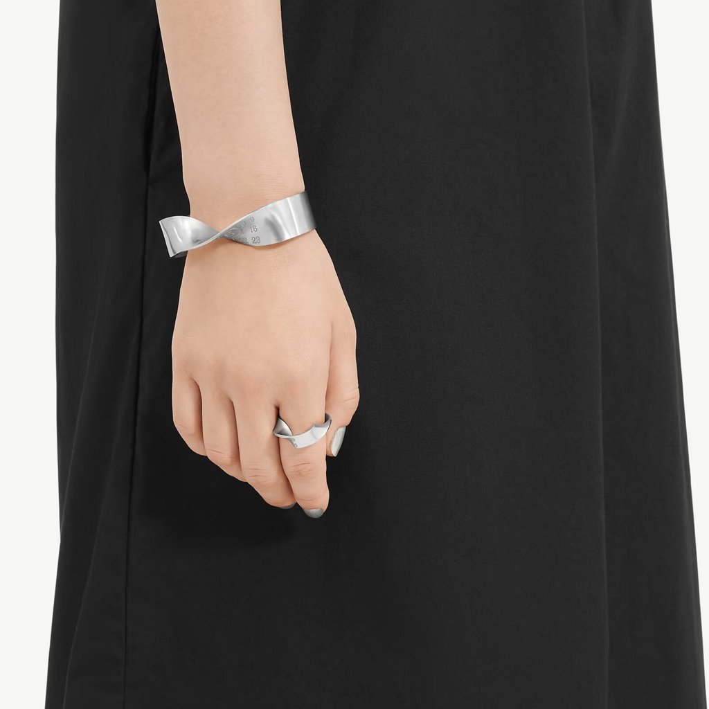 MM6 Packaging for matching rings Mobius twist digital bracelet and ring for couples