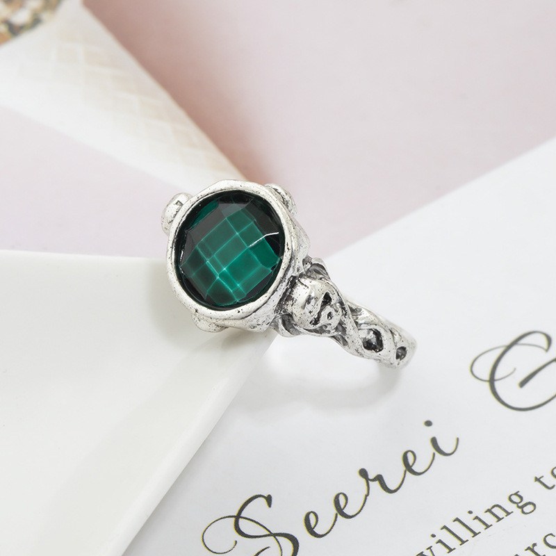 [Hộp quà] Nhẫn ngọc lục bảo Captain Jack Sparrow of Death Skull Ring