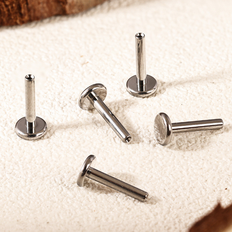 Titan Hợp Kim và Lụa Môi - Móng Tay và Răng Tai 1.0