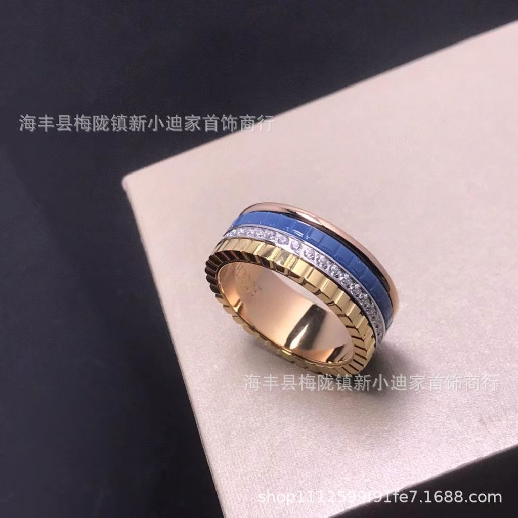 V Gold Three-Color Inlaid Diamond Rotating Couple Rings Exquisite Carving Men and Women Rings