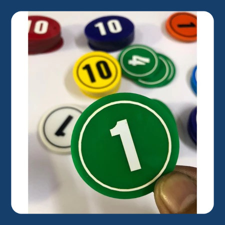 SỐ THỨ TỰ MICA NỀN XANH SỐ TRẮNG , NỀN TRẮNG SỐ ĐEN, NỀN ĐEN SỐ TRẮNG, NỀN VÀNG SỐ ĐEN kt 4*4 cm-303