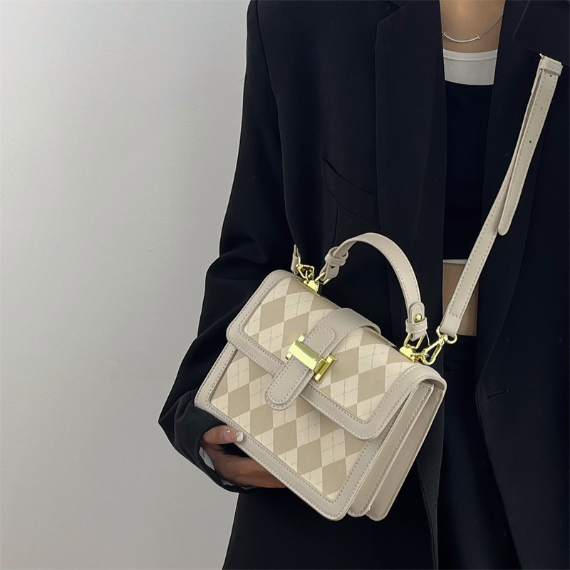 Túi đeo vai hình thoi Niche Design Sense