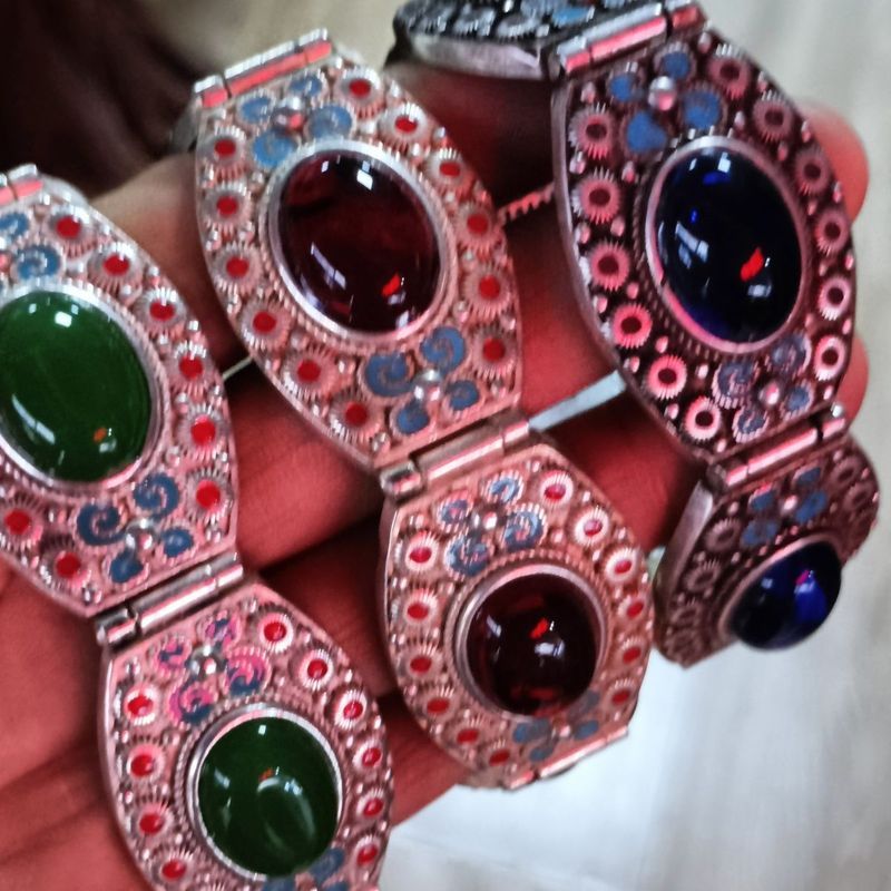 Bộ sưu tập cổ Vòng tay bạc cổ kẻ sọc đỏ xanh Sapphire mặt trứng bạc Dây chuyền Miao Bạc cổ Vòng tay 