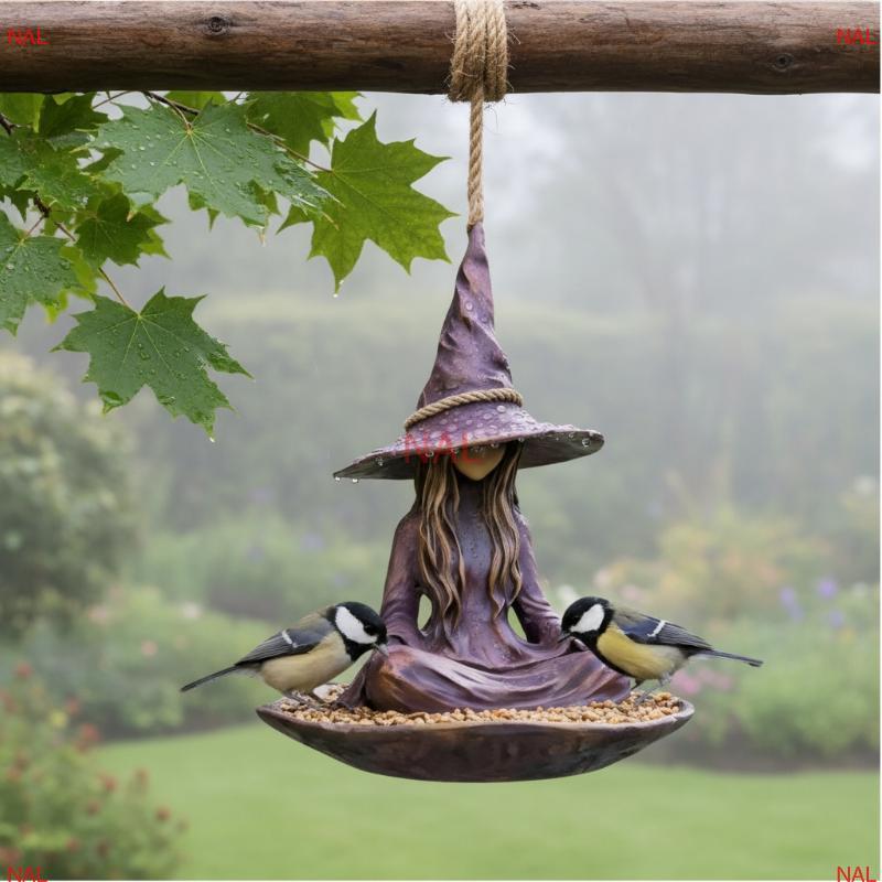 [NA] Meditating Witch Garden Bird Feeder, Thiết kế mũ phù thủy bằng nhựa tím có móc treo dây, 19cm X