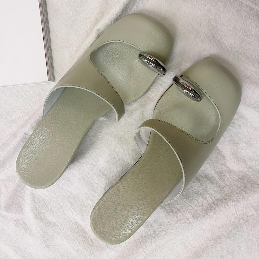 Sheepskin Version~Metal toe-post wedge heel mule sandals with a French-style hollowed-out design for