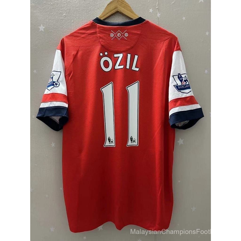 Áo bóng đá cổ điển chất lượng cao cho người hâm mộ với tên cầu thủ như Ozil, Podolski, Giroud và Caz