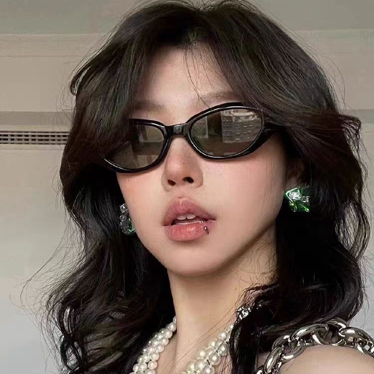 <[CDATA[<font color="blue">Kính râm mắt mèo gọng hẹp Qin Lan 2024</font>, hàng cao cấp có sẵn]]>