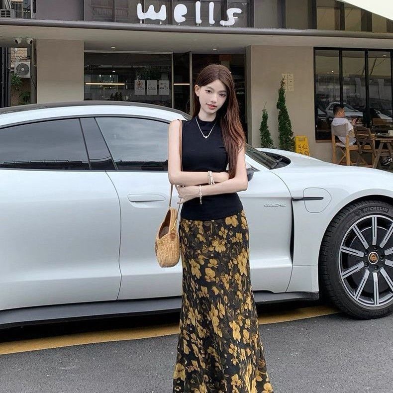 Set Áo Yếm Đen Không Tay Dành Cho Nữ, Ôm Dáng, Chân Váy Midi In Hoa Bộ Thời Trang Mùa Hè Mới - Hàng Order | BigBuy360 - bigbuy360.vn
