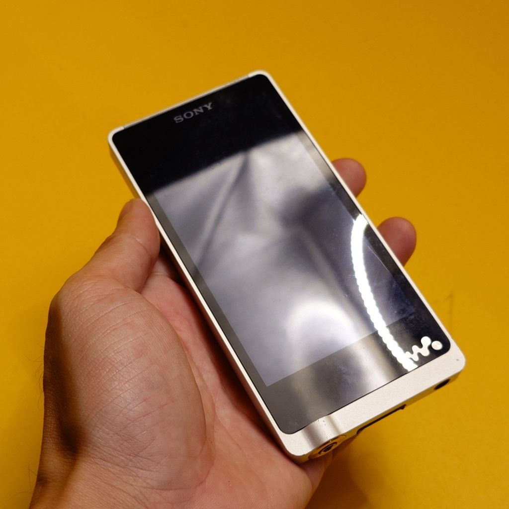 Máy nghe nhạc Sony NW-ZX1 cũ - chất âm Hi-Res chi tiết, thiết kế cao cấp