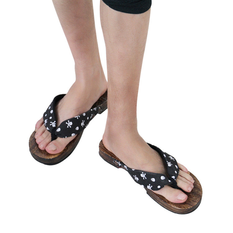 ️ Nhà sản xuất Móc treo nam Dây buộc sơn mài màu đen cos Clogs Lacquered Clogs Flip-Flops Flip-Flops