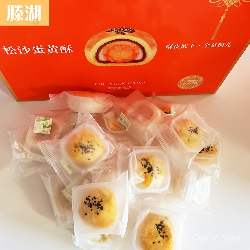 Songsha Salted Egg Yolk Pastry Snowy Mooncake Flowing Heart Pastry Salted Egg Yolk Breakfast Pastry 