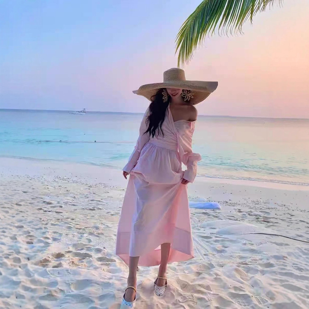 Helsa 25Spring/Summer Pink Shirt Vacation Style Minimalist Outfit with Waist-Cinching Slimming Wrap-