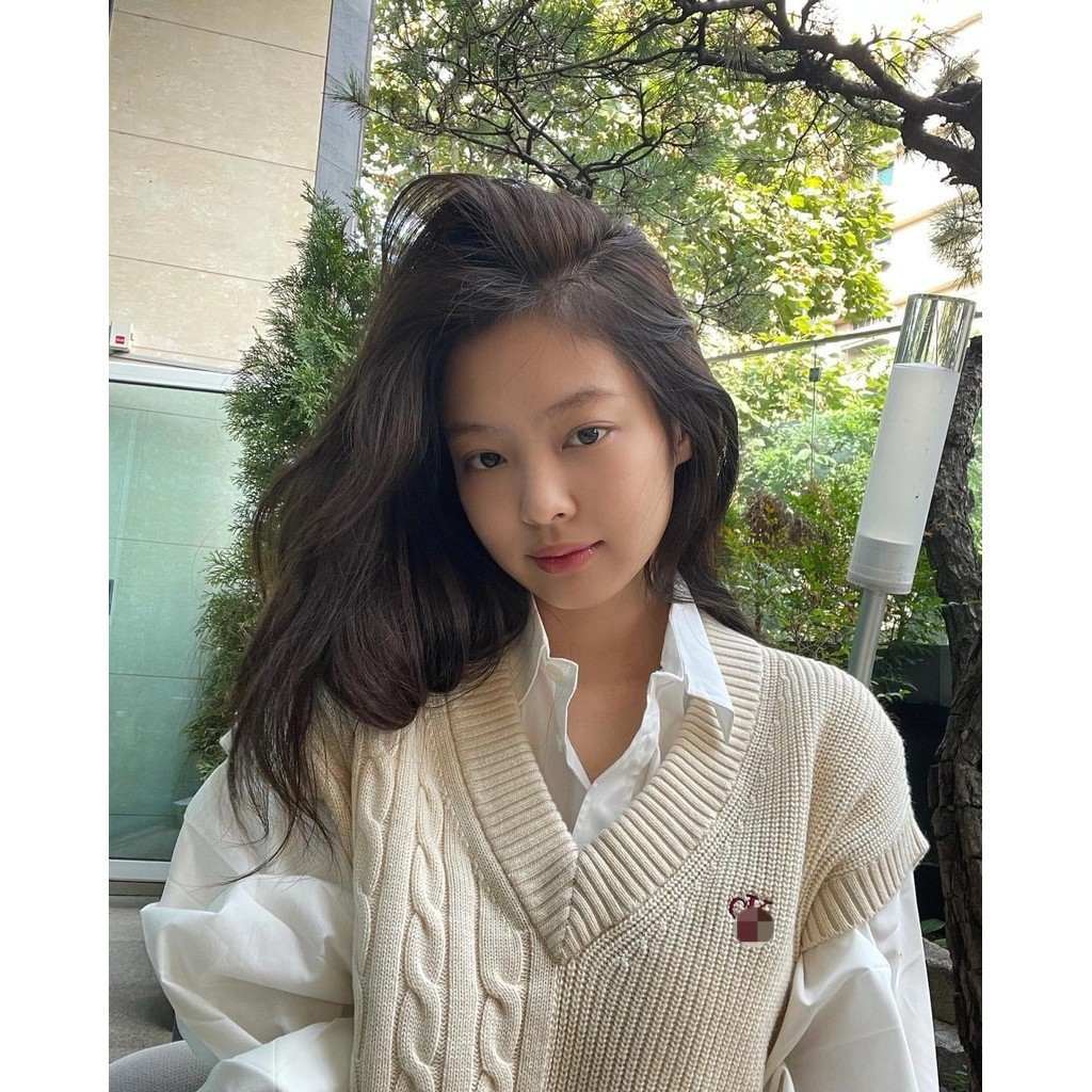 C*K Jennie The same style of new apricot-colored sweater for women, with a loose, medium-length twis