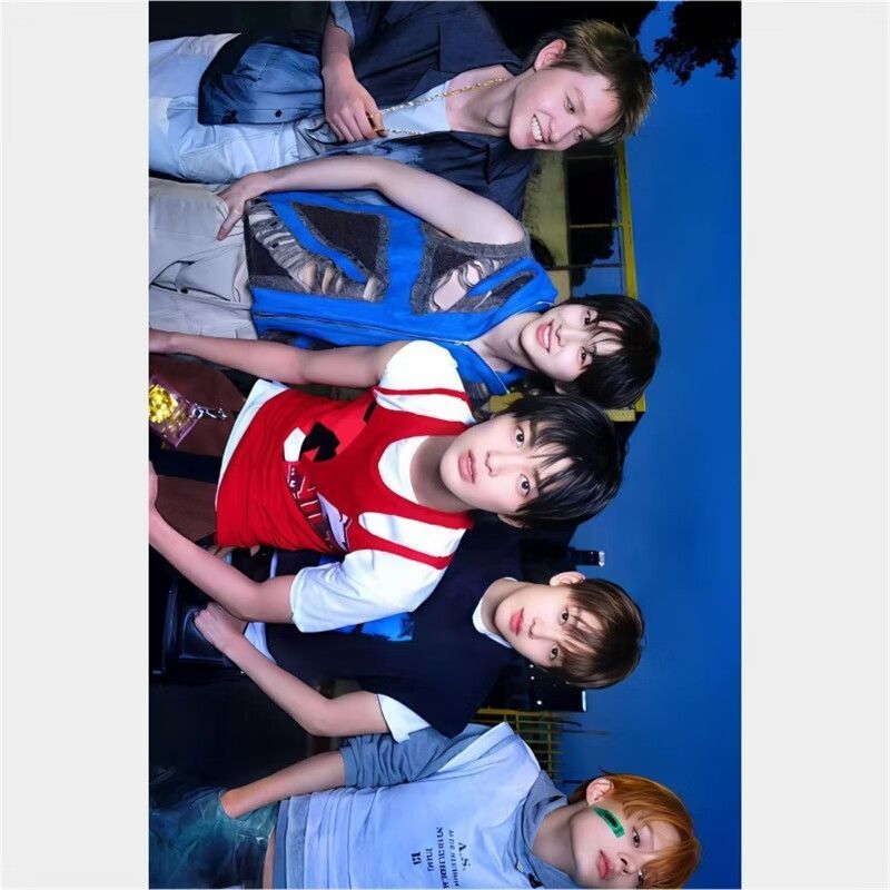 Áp phích đoàn nam CORTIS xung quanh Martin Kim huấn luyện đoàn nam Hàn Quốc dán tường