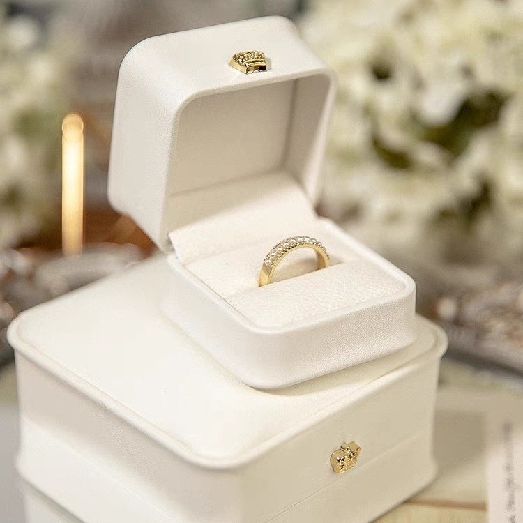 Hộp nhẫn đôi PMJ hộp da trắng cao cấp HD0009 thương hiệu Phuc Minh Jewelry