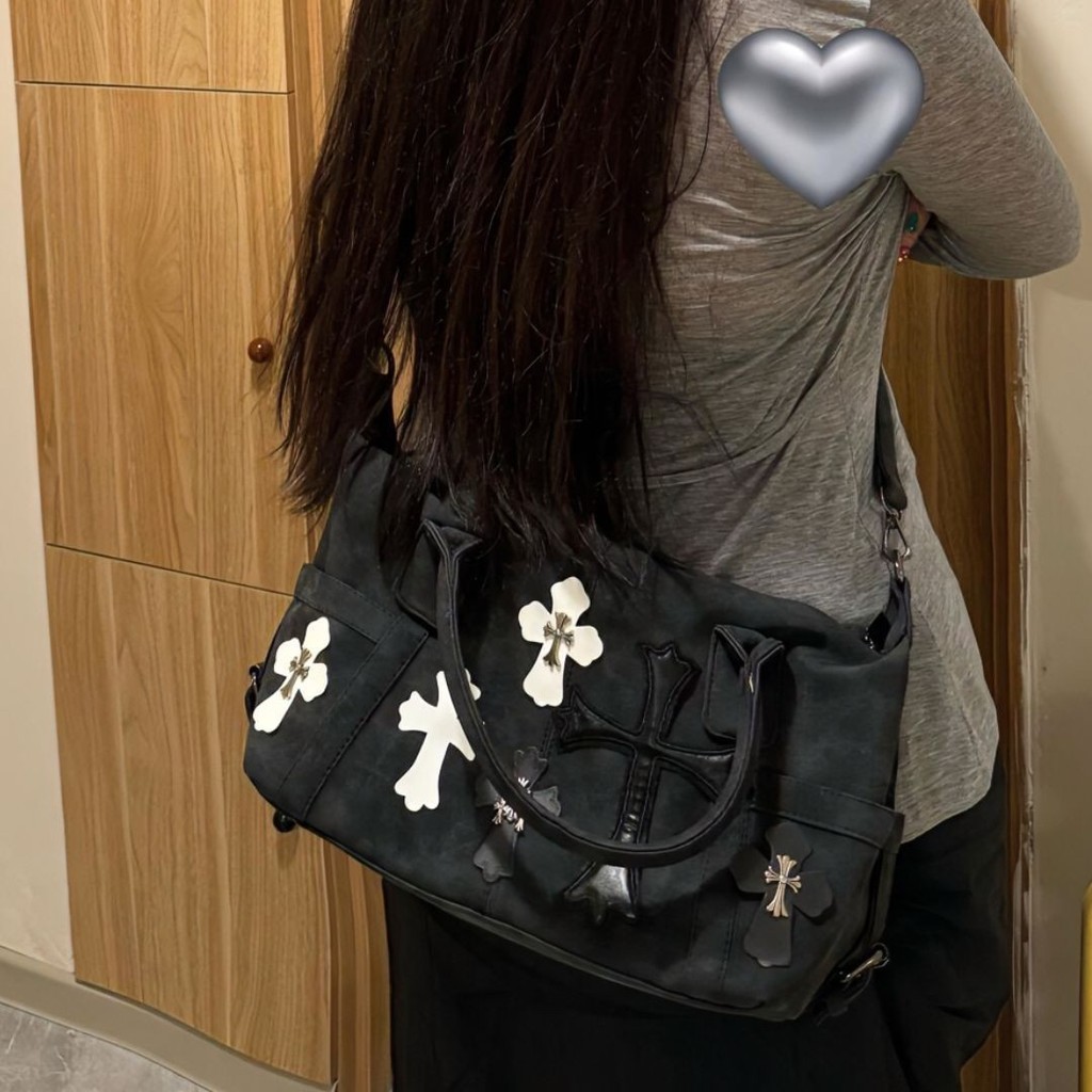 2026 Hợp Thời Trang Thoáng Mát La Mã Trái Tim Đen Trắng Khâu Túi Du Lịch La Mã Kim Loại Đeo Vai Túi 