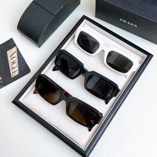 PRADA2026 Đầu Xuân Phong Cách Mới Mắt Nam Nữ Cặp Đôi Kính Mát Siêu Nhẹ Ngoài Trời Sang Trọng Gương Titan Lông Mày Lót Khung Vàng Ngôi Sao QDCT