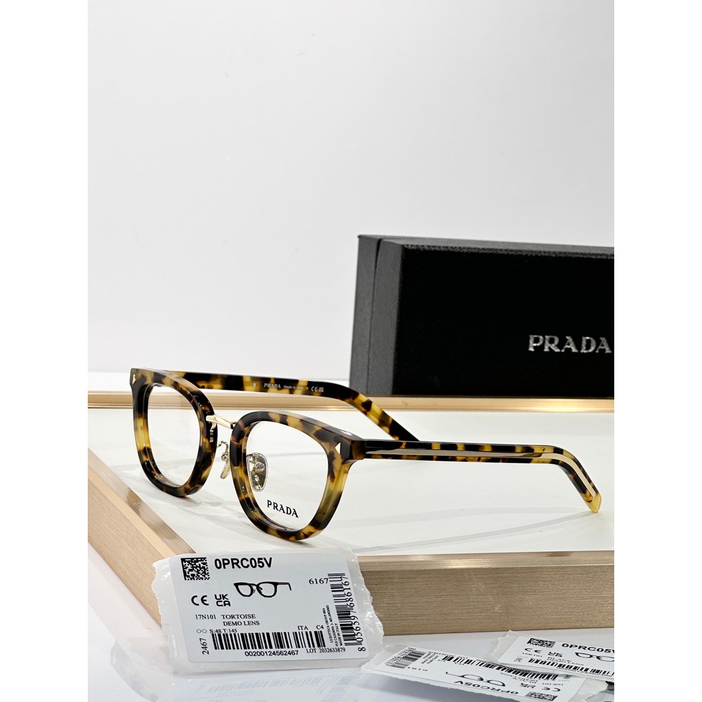 PRADA2026 Đầu Xuân Phong Cách Mới Mắt Nam Nữ Cặp Đôi Kính Mát Thương Hiệu Lớn Khung Vàng Khung Vuông