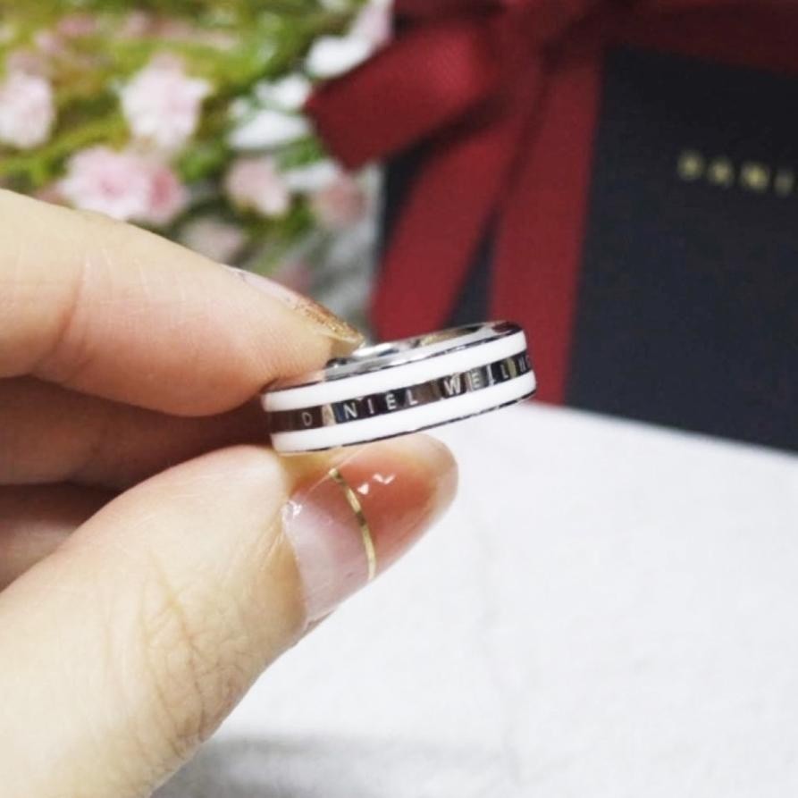 Nhẫn Daniel Welington Classic Emalie Ring Satin White DW Ring Chính Hãng - Daniel Store .