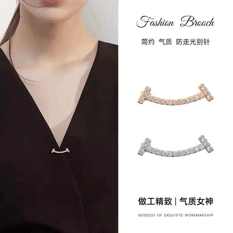 Spot Goods#Mini cute smiley face anti-slip pin with a stylish design, smiley brooch for women, decor