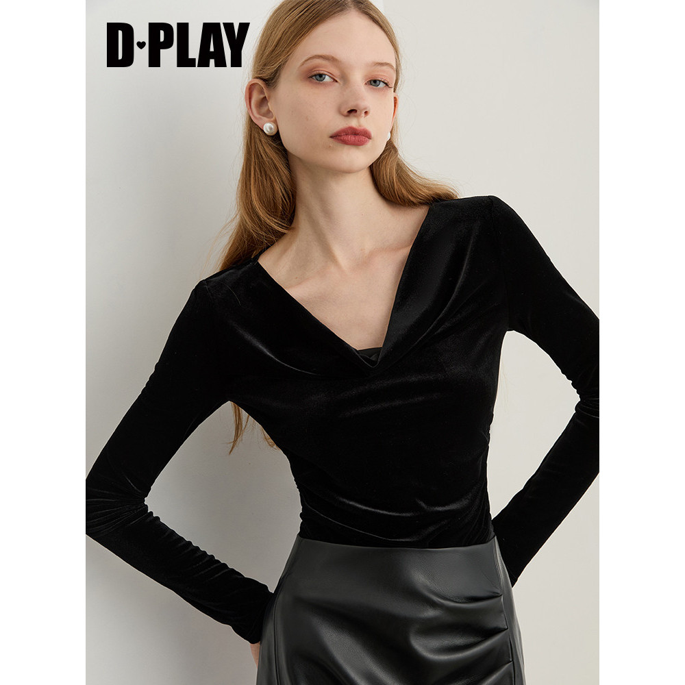 DPLAY2025 - Áo Thun Màu Đen Nữ, Phong Cách Mới Mùa Thu, Thiết Kế Ôm Dáng Tay Dài Vai Lệch