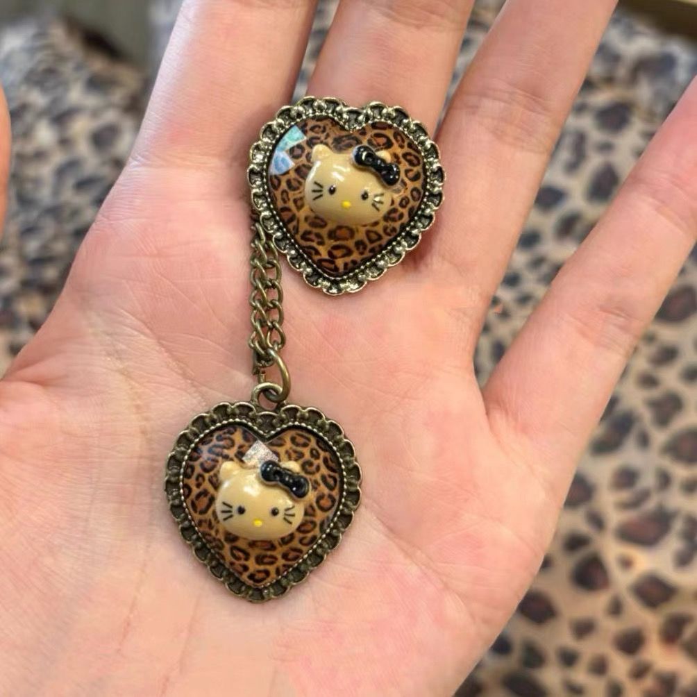 Cũ Áo len Hello Kitty thiết kế retro Y2K với hình in họa tiết Kitty và trái tim