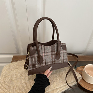 Túi xách Niche kẻ sọc họa tiết cao cấp Nữ 2025 Phong cách mới Hợp thời trang hợp thời trang phù hợp với Messenger một vai Túi vuông nhỏ bán buôn